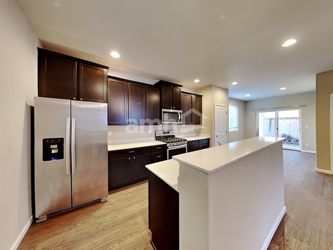 Photo - 945 Riggs Dr E