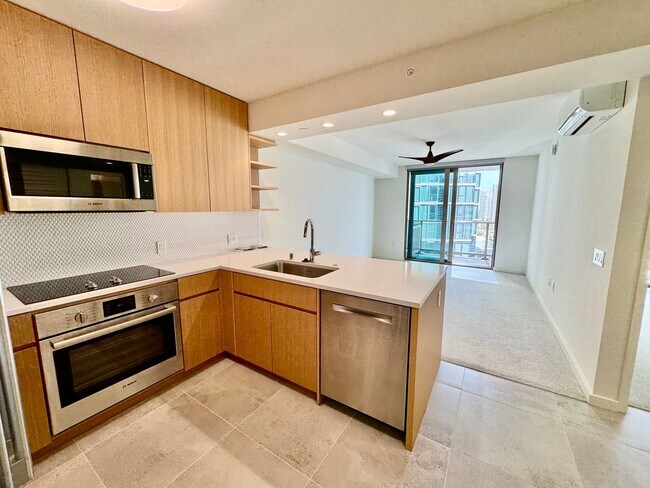 Photo - 1/1/1 at the New Sky Ala Moana, 17th floor... Unit 1707