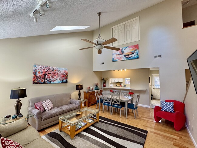 Photo - 308 Chota View Pl