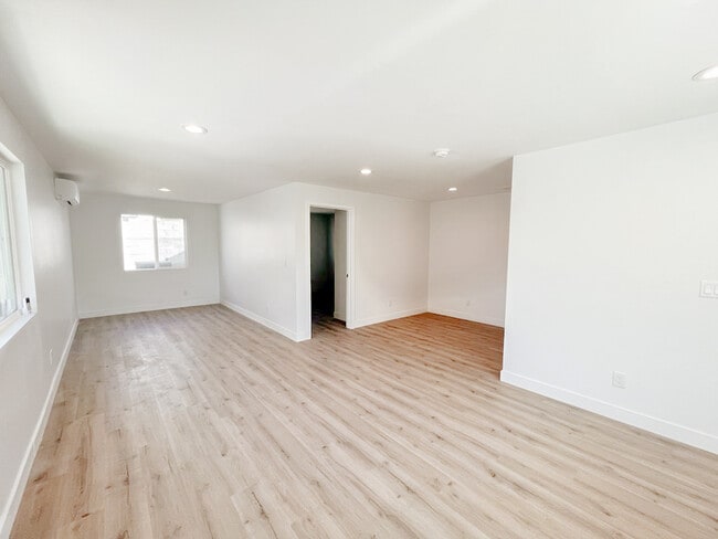 Photo - 3824 W 104th St