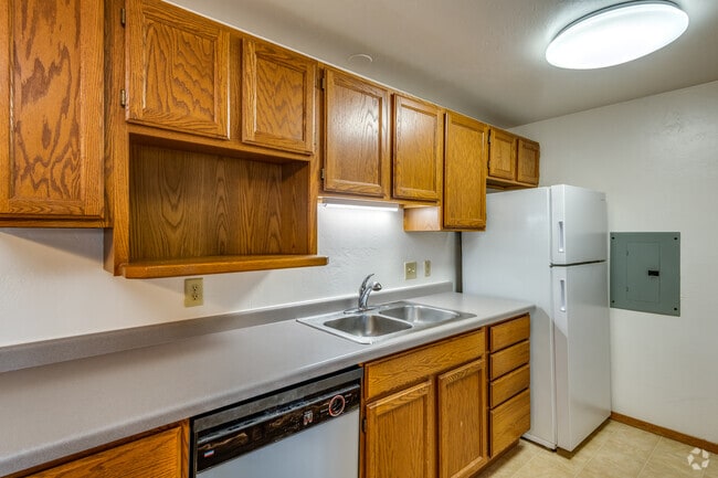 2 BR, 2 BA - 1,200SF