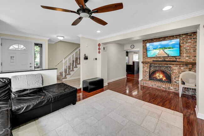 Photo - 782 Overland Ct