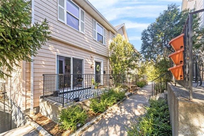 Building Photo - 110-112-112 S Broadway