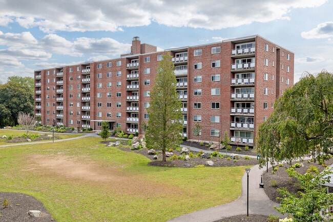 Apartamentos de mediana altura - Hill Estates