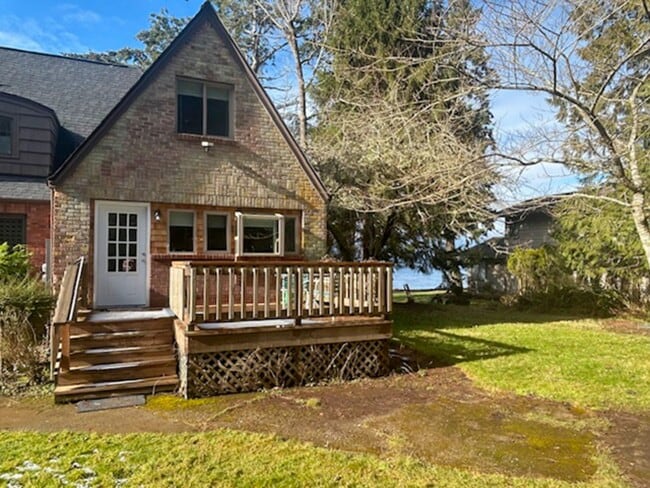 Building Photo - Waterfront Tudor | Private, Vintage Charm with Casita