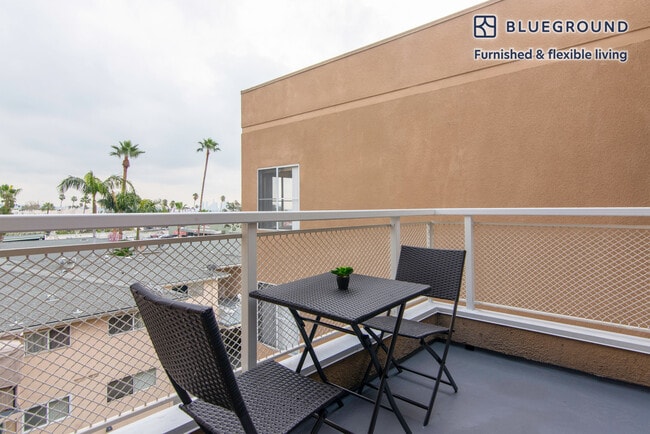 Photo - 1538 N Martel Ave Unidad FL4-ID53