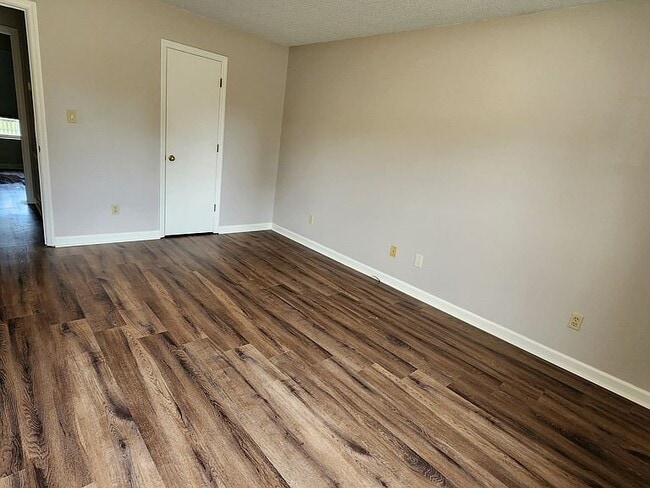 Photo - 2036 Merle Ln