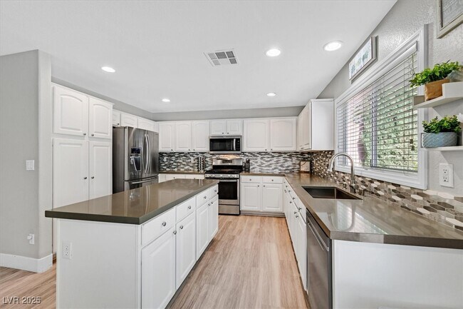 Photo - 2735 Peekskill Ave