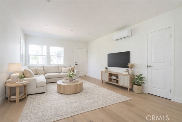 Building Photo - 1065 E Spazier Ave