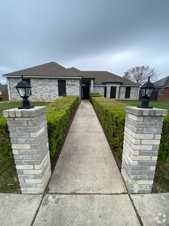Building Photo - 5009 Chad Dr Rental