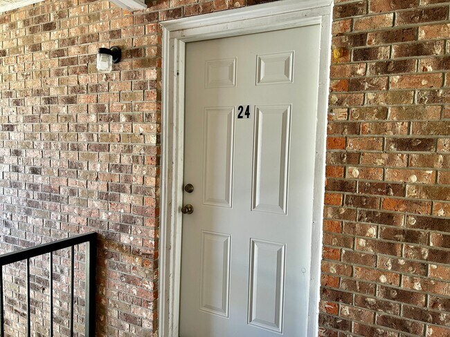 305 Greenbriar St Unit 24