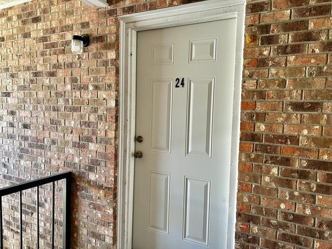 Photo - 305 Greenbriar St Unit 24