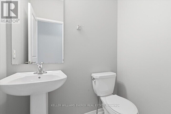 Photo - 18 Rimrock Cres