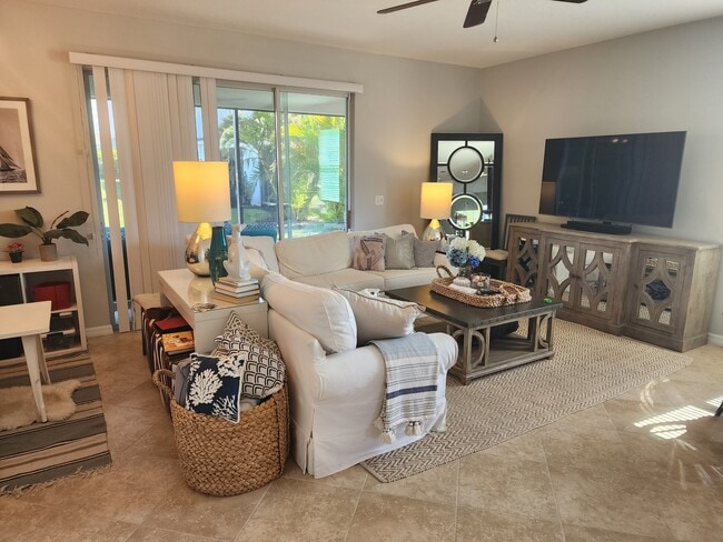Sala de estar - 6413 Boxgrove Dr