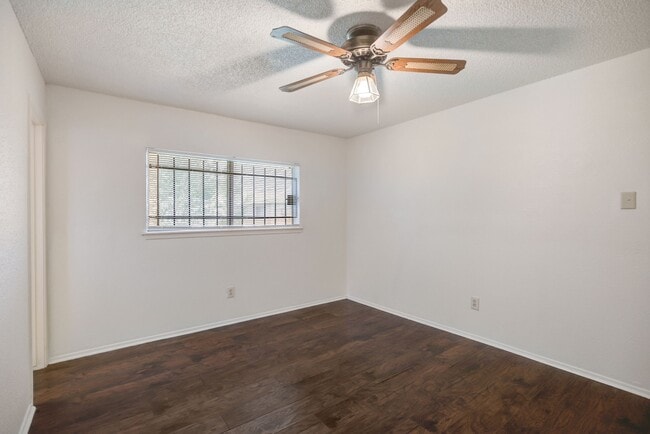 Building Photo - 12718 Panay Dr