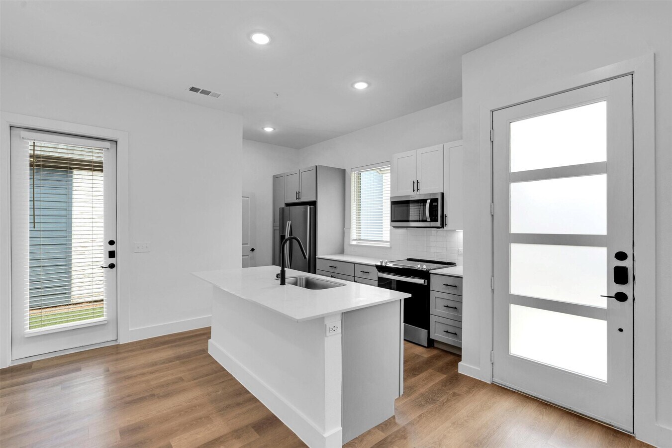 Photo - 1836 Labrador Ln