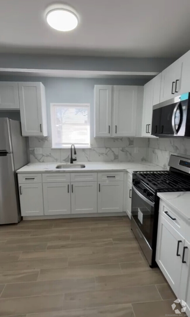 Building Photo - 119 Avon St Rental