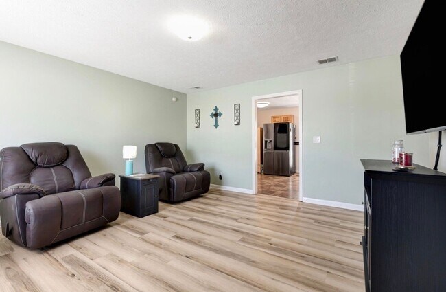 Photo - 102 Fresca Ct