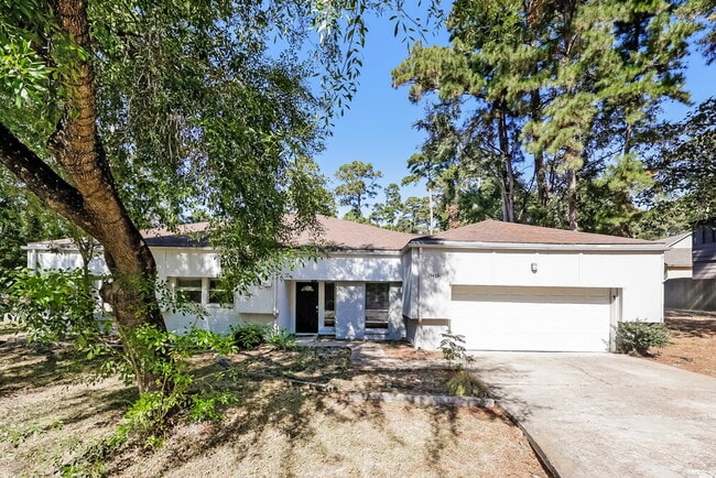 Building Photo - 15470 Carmel Dr