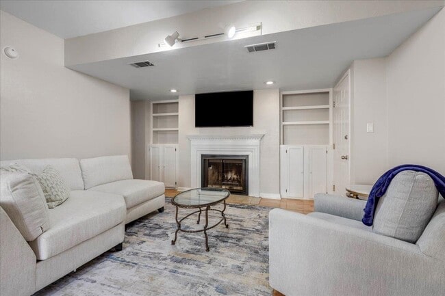 Photo - 517 E Jefferson St Unit 45