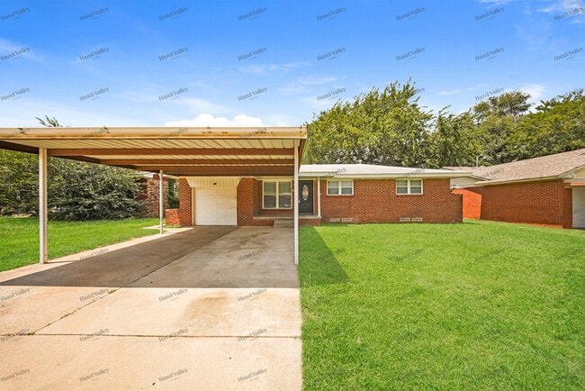 Building Photo - 705 Stahl Dr