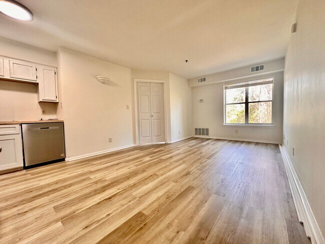 Photo - Newly Renovated 1B/1B Condo in Pointe of View located steps from Grand Boulevard! Unit 623