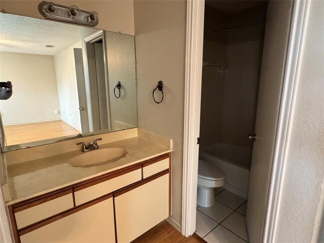 Building Photo - 2621 Gwendolyn Ln