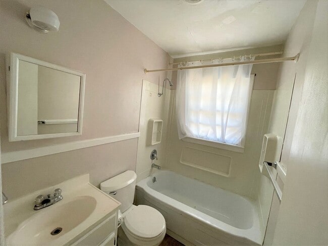 Photo - 2 bedroom unit across street from KSU Camp...