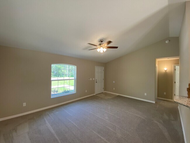 Photo - Desirable SW Ocala Neighborhood- 3/2/2 **W...