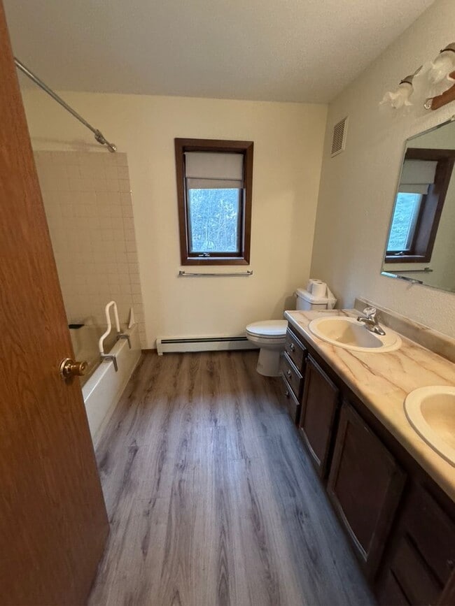 Photo - 5 Bedroom, 3 Bathroom, 2 Car Garage in North Pole - FUEL INCLUDED!