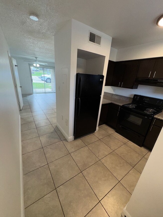 Photo - 1193 Bentley Rd Unit 4