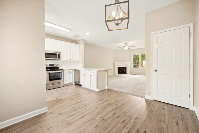 Photo - Renovated 2 bed 2.5 bath townhome in Holly...