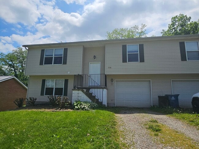 Building Photo - 906 Allen Dr Unit Triway