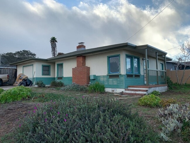 Building Photo - Los Osos Cozy Cottage
