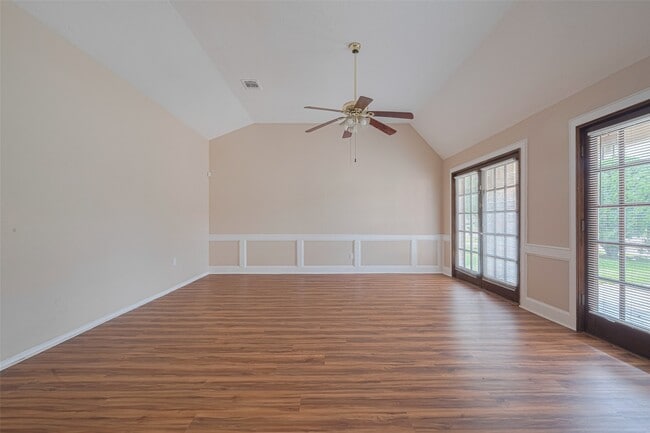 Building Photo - 15827 Beechnut St