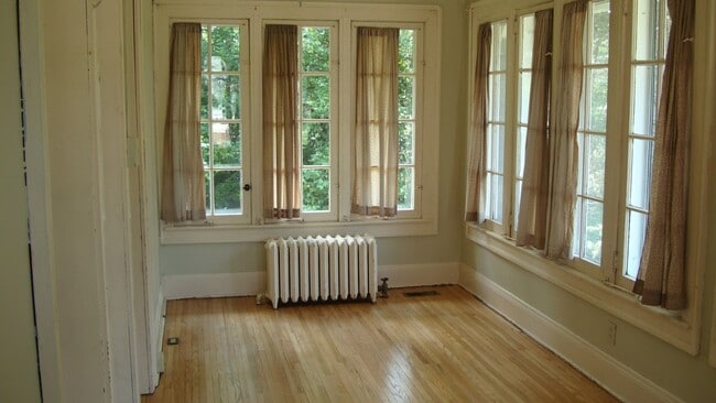 Photo - 713 E 8th St