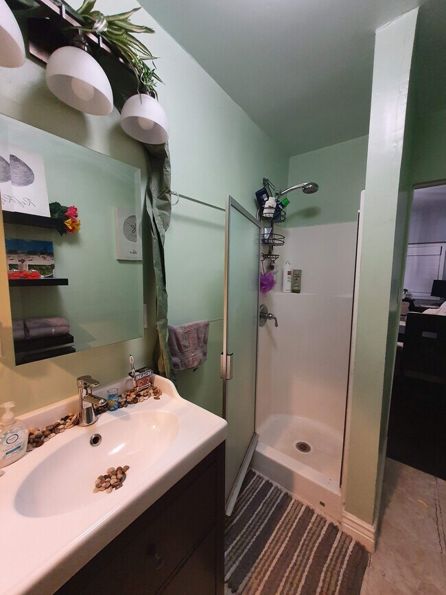 Photo - 523 E 21st St