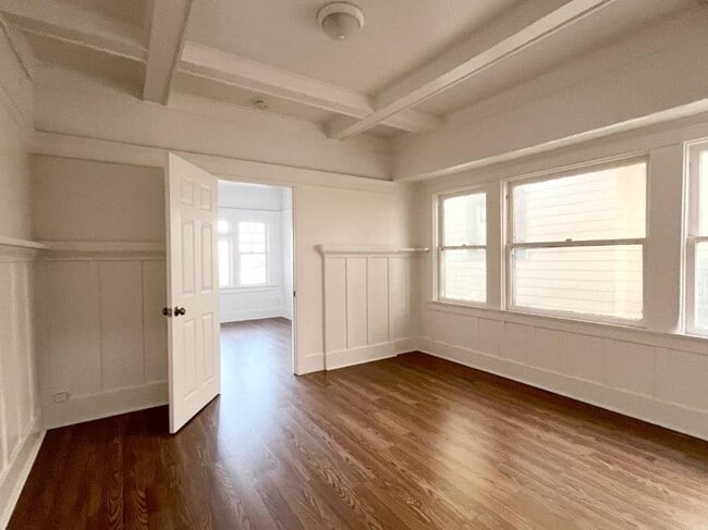 Building Photo - 2.0 bedroom in Los Angeles California 90037 Unit 460 1/2