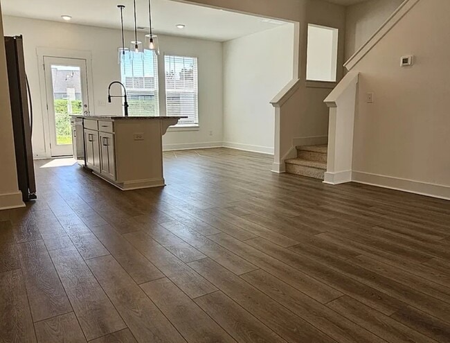 Photo - 1323 Maplesmith Wy