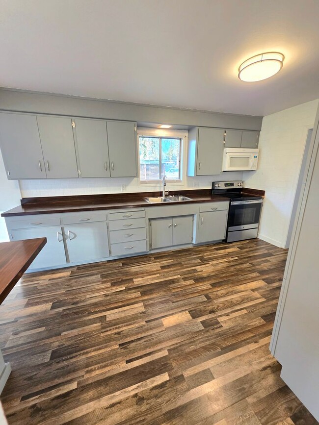 Photo - CHARMING 2 BEDROOM ON ACREAGE