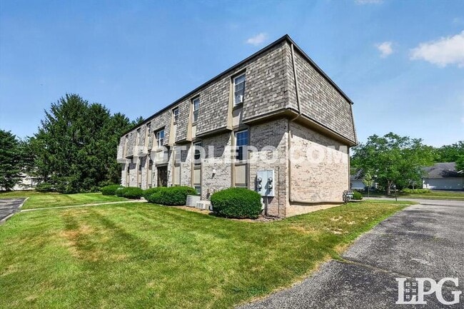 Photo - 811 Hilltop Ln