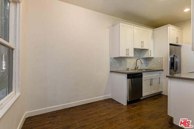 Photo - 7229 Willoughby Ave Unit 4
