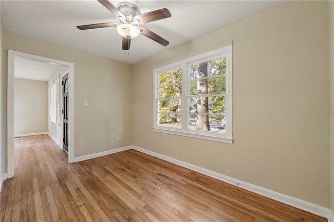 Photo - 959 Margaret Pl NW