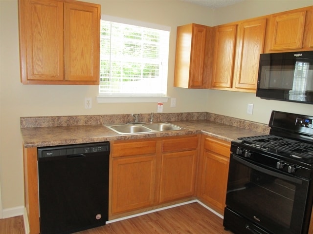 Photo - 2921 Knoll View Pl