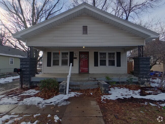 Building Photo - 423 S Estelle St Rental