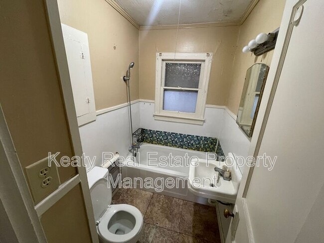 Photo - 409 Silkwood St