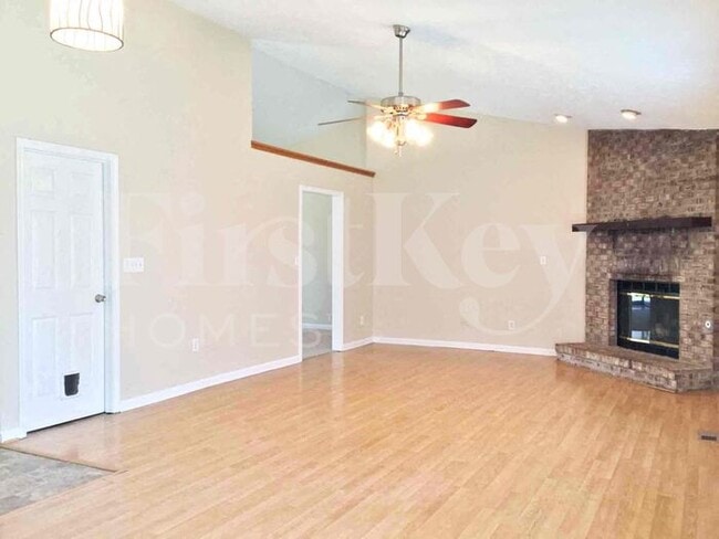 Photo - 2835 Greenview Way