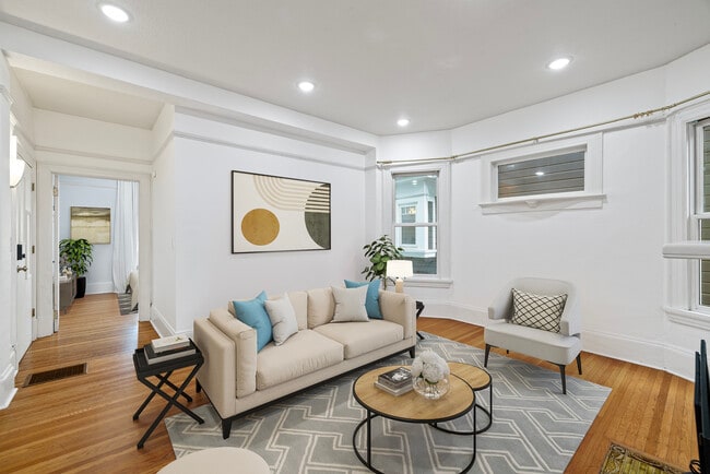 Building Photo - 2338 NW Hoyt St