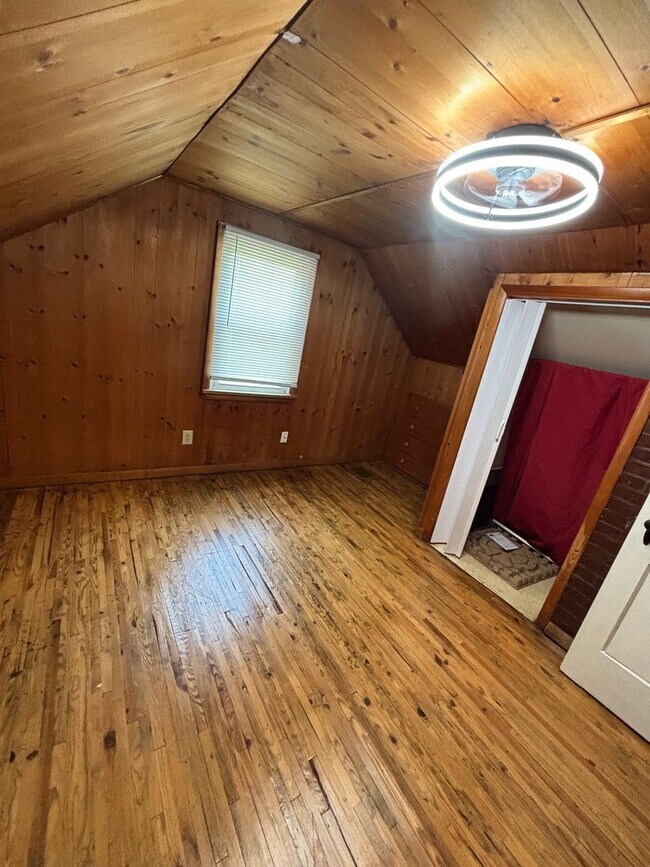 Building Photo - 946 Sells Ave Rental