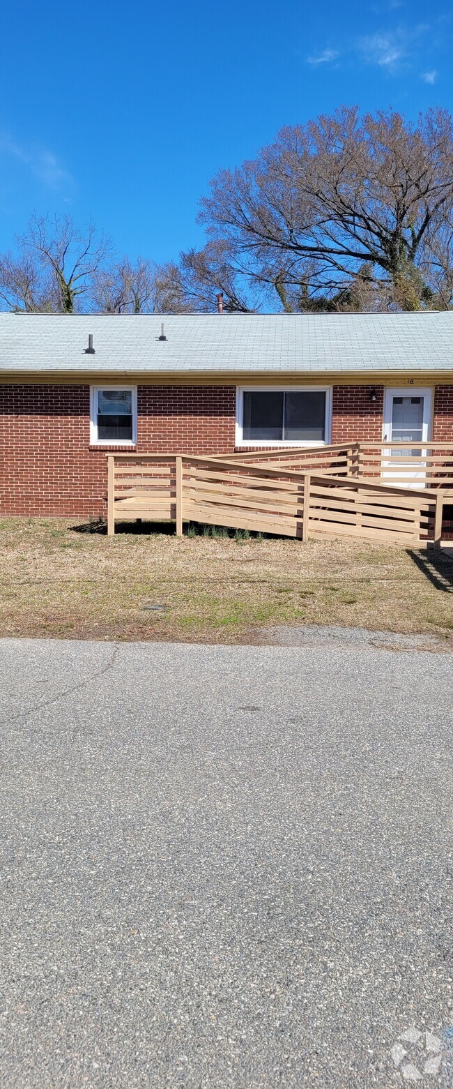 Building Photo - Buckroe Single-Family Home